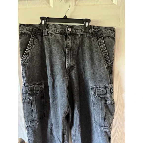 Vintage Wrangler Black Rivet Cargo Jeans Size 38x30 - Picture 3 of 8